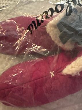 dearfoams Quilted Slip-On Slippers in Magenta with Sherpa Lining